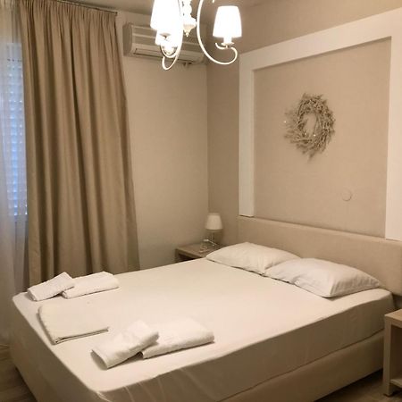 Leonidas Apartments And Suites Mola Kalyva Buitenkant foto