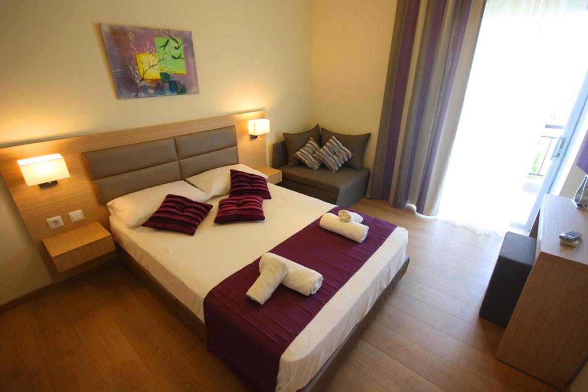 Leonidas Apartments And Suites Mola Kalyva Buitenkant foto