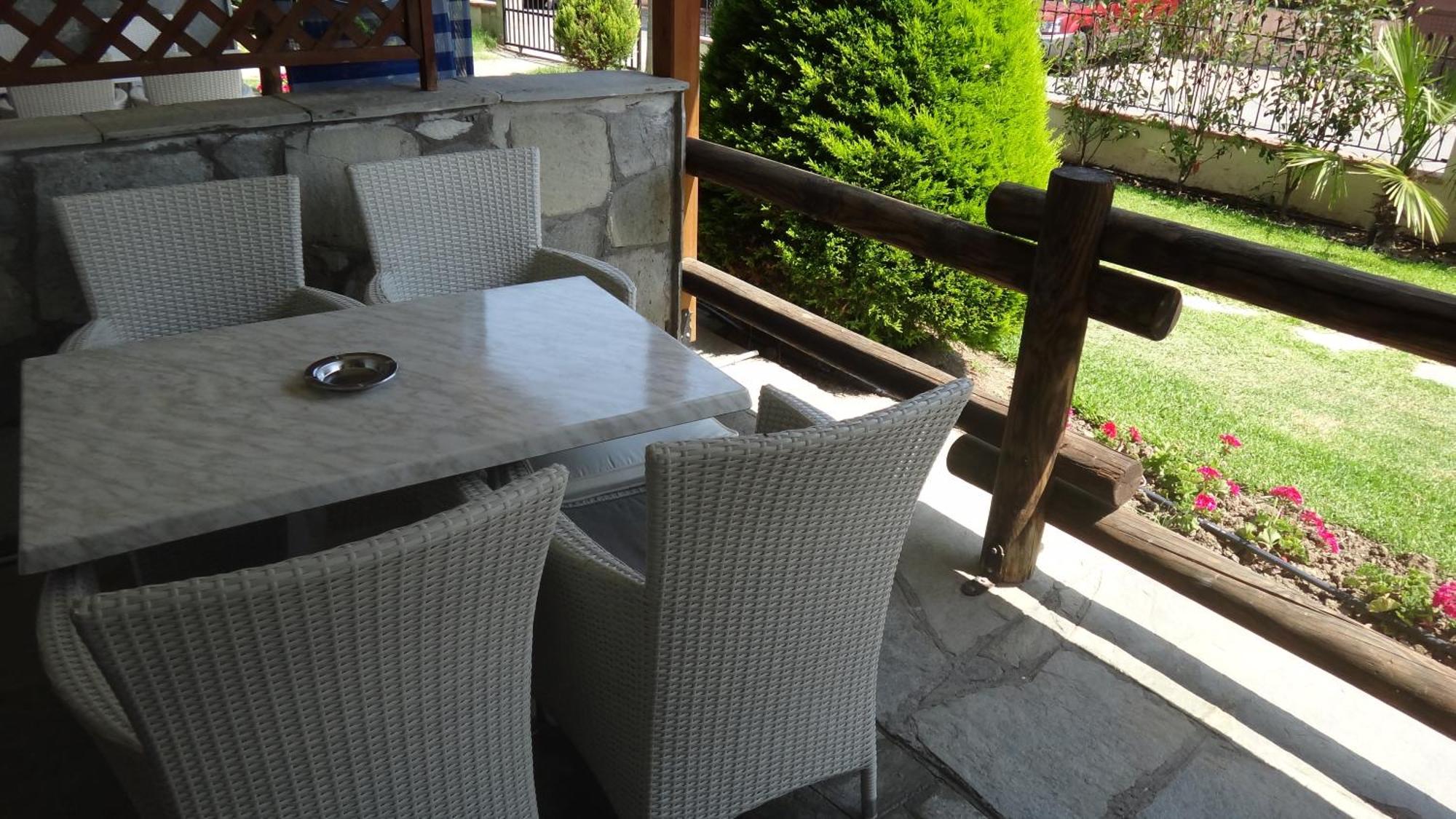 Leonidas Apartments And Suites Mola Kalyva Buitenkant foto