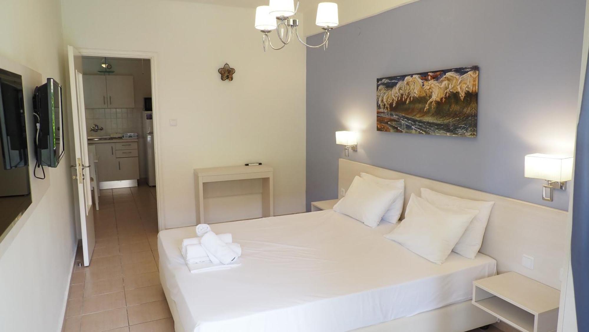 Leonidas Apartments And Suites Mola Kalyva Buitenkant foto