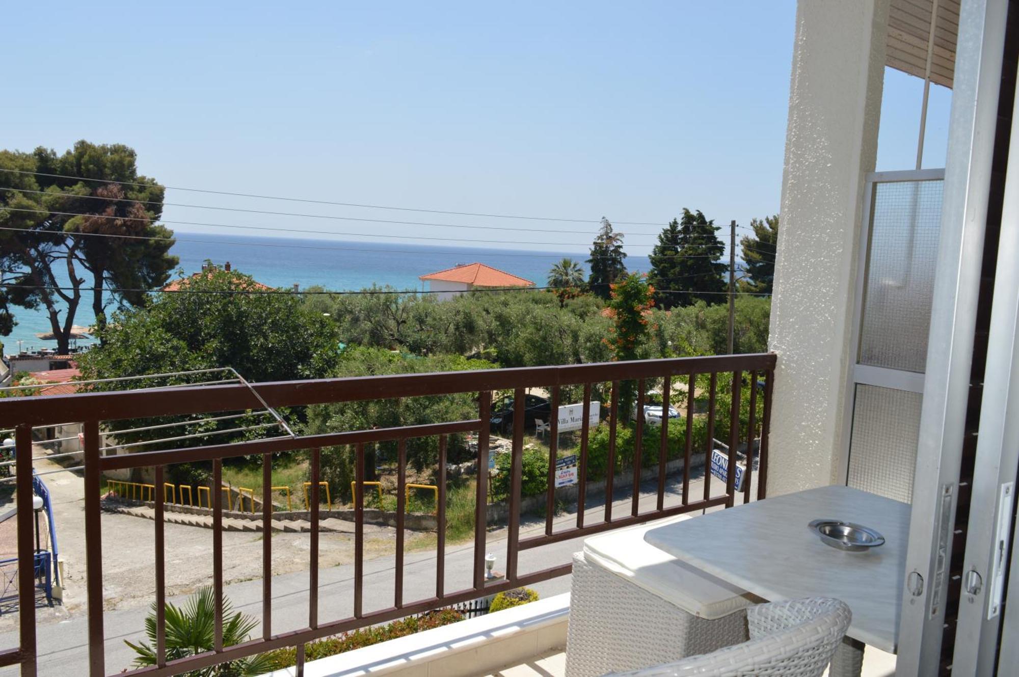 Leonidas Apartments And Suites Mola Kalyva Buitenkant foto