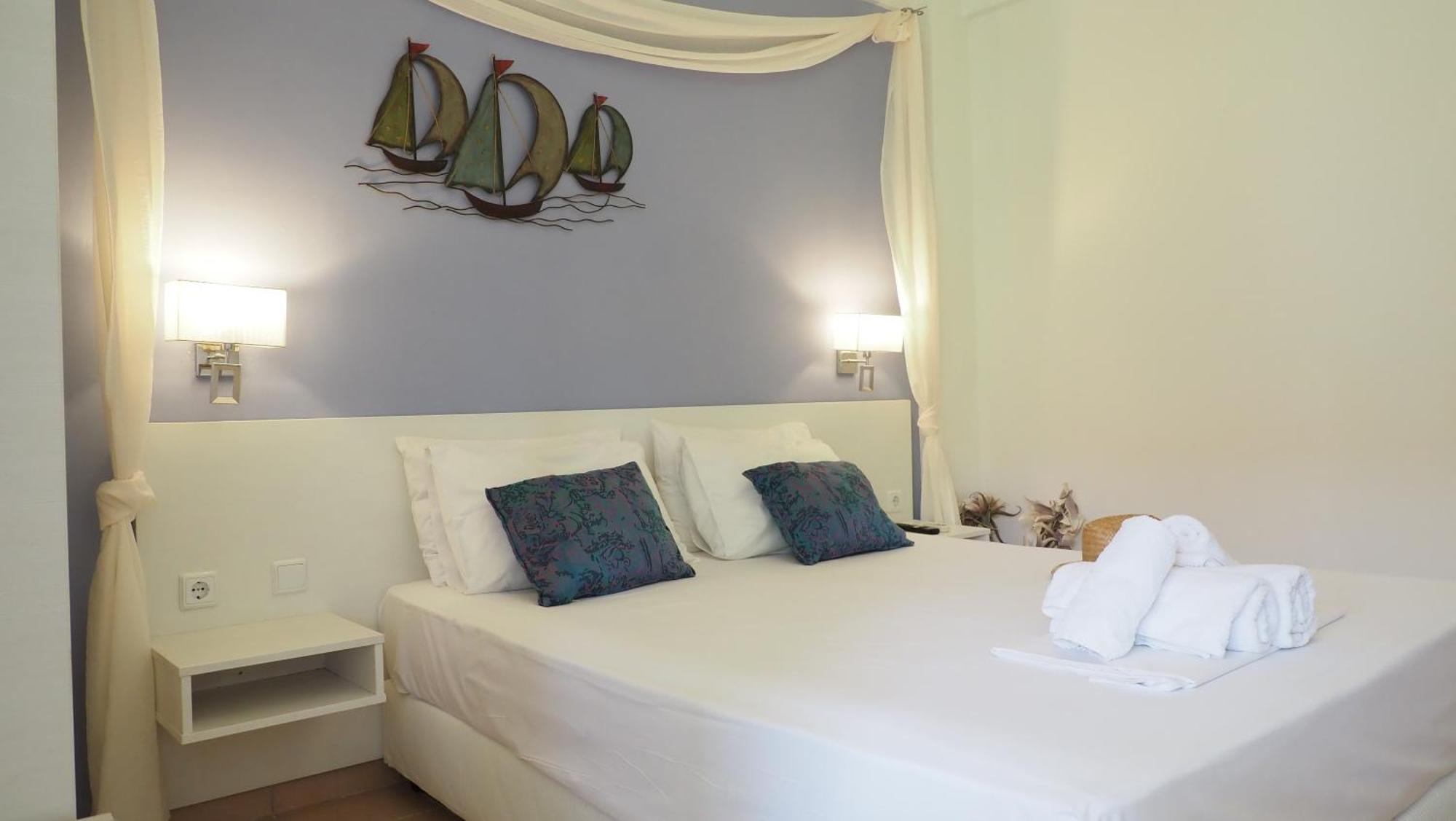 Leonidas Apartments And Suites Mola Kalyva Buitenkant foto