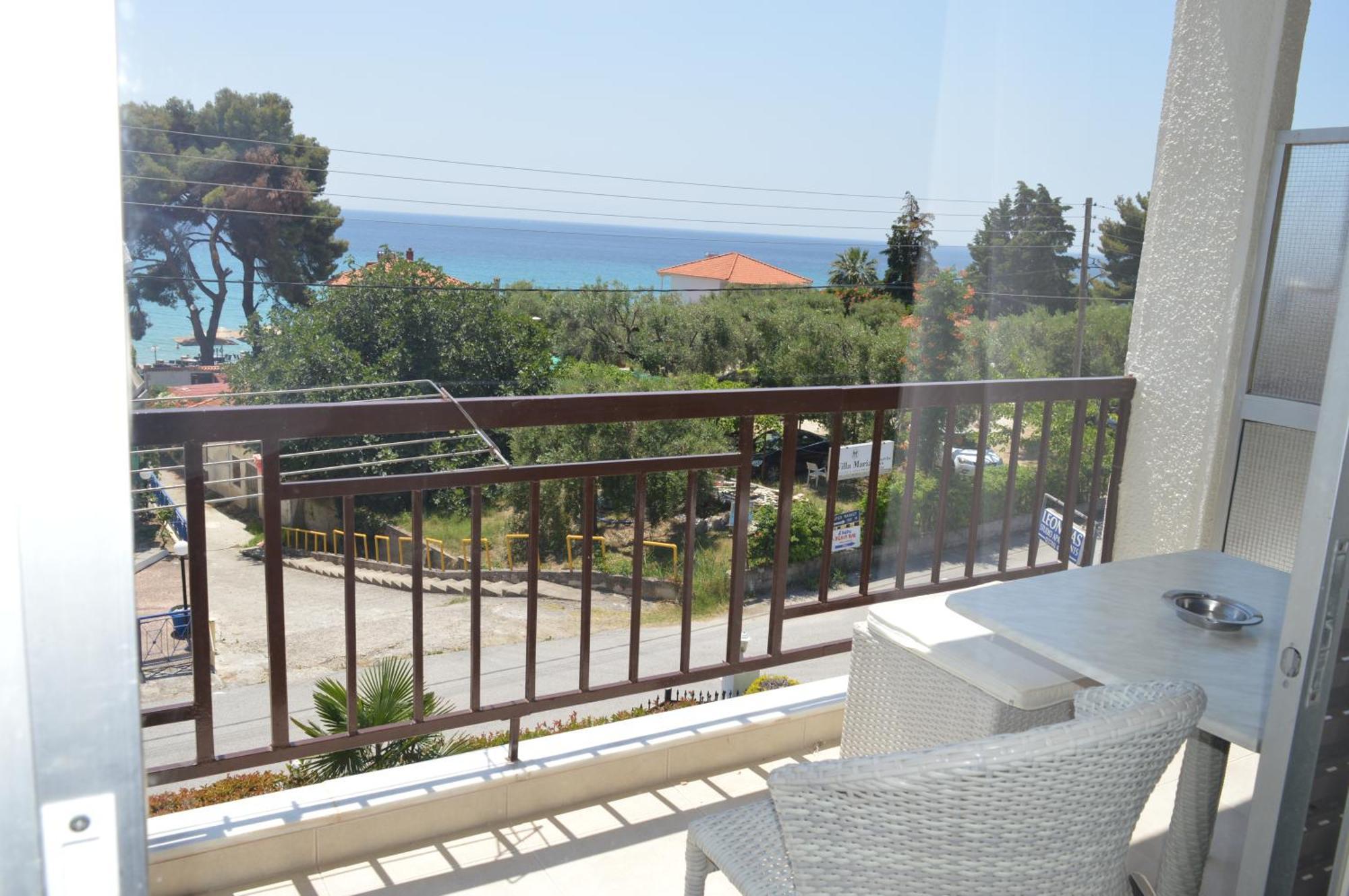 Leonidas Apartments And Suites Mola Kalyva Buitenkant foto
